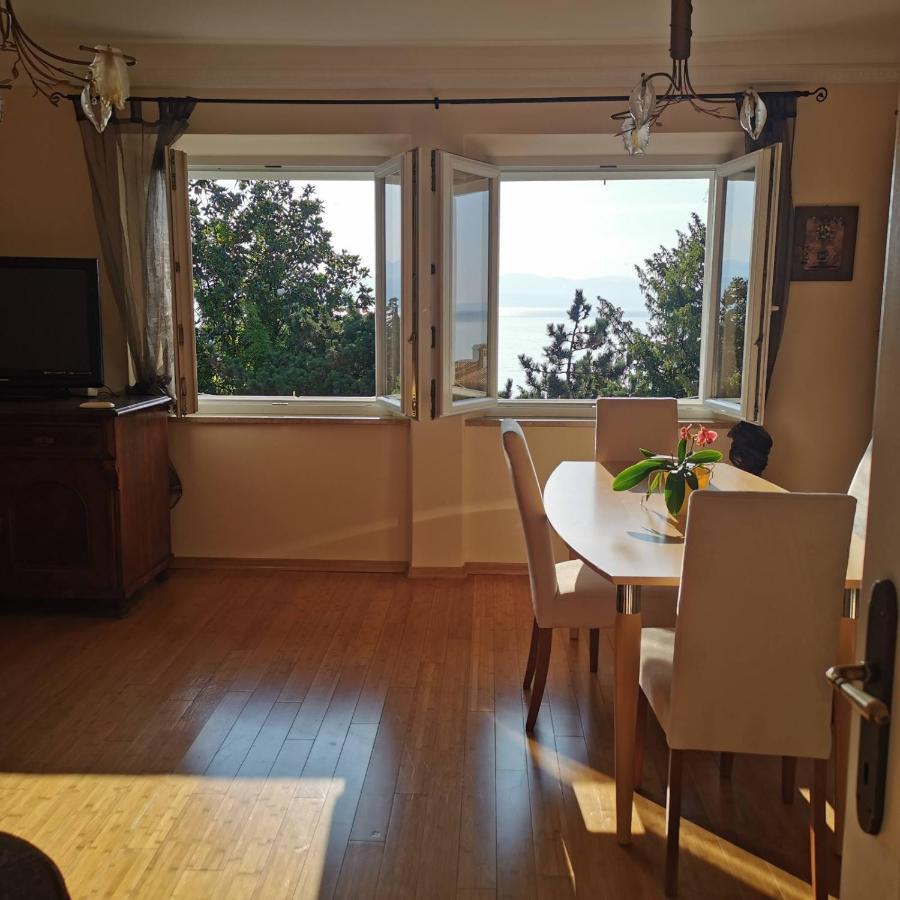 Beach Apartments Ловран Екстериор снимка